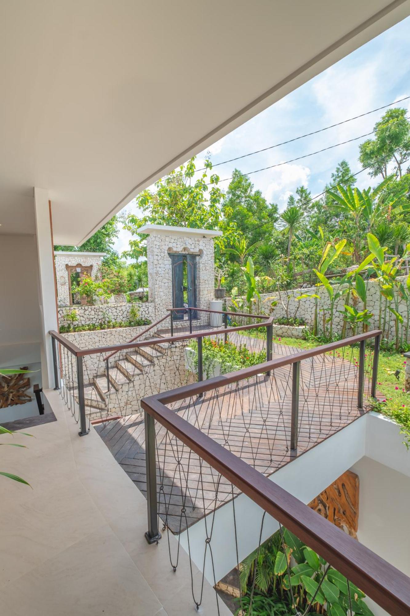 Villa Kaliente Toyapakeh Exterior photo